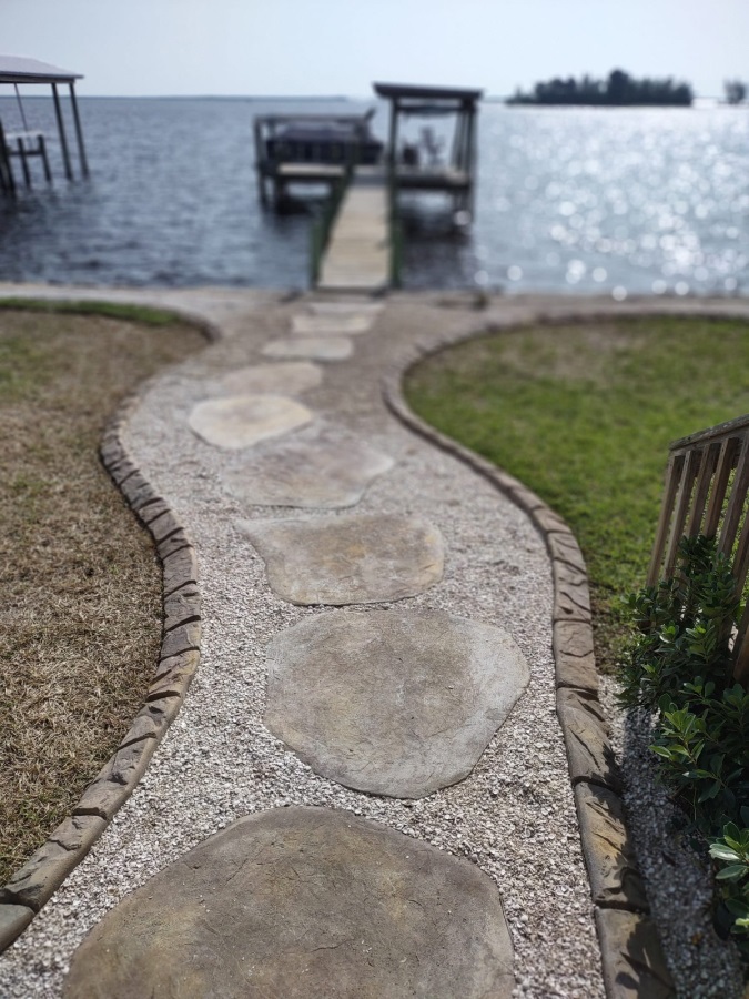 Concrete Lawn Edging in Palm Bay, FL