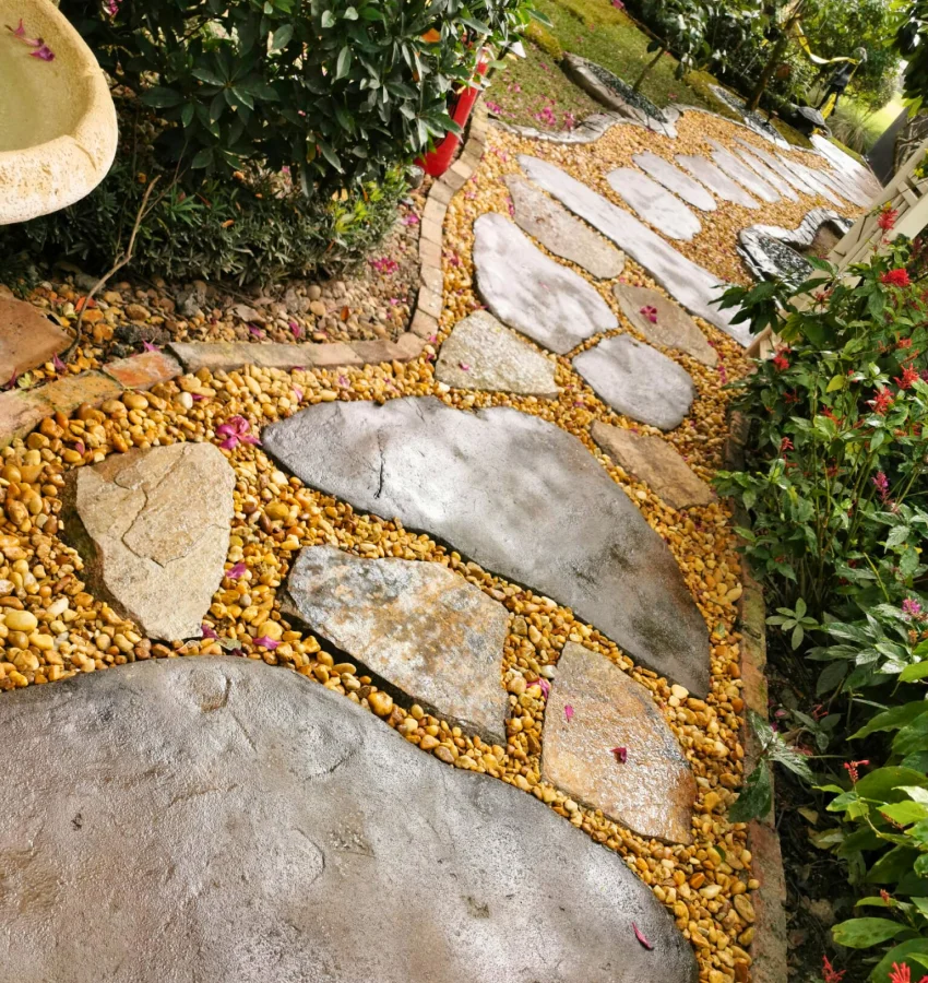 Concrete Landscape Curbing & Lawn Edging in Melbourne, FL